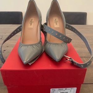 Valentino Stone Love Latch Ankle wrap pumps size 38